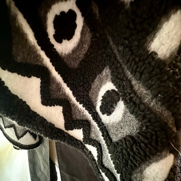 Max Studio Black and Gray Sleeveless Cardigan Poncho - Picture 4 of 12